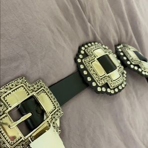 Cross concho belt